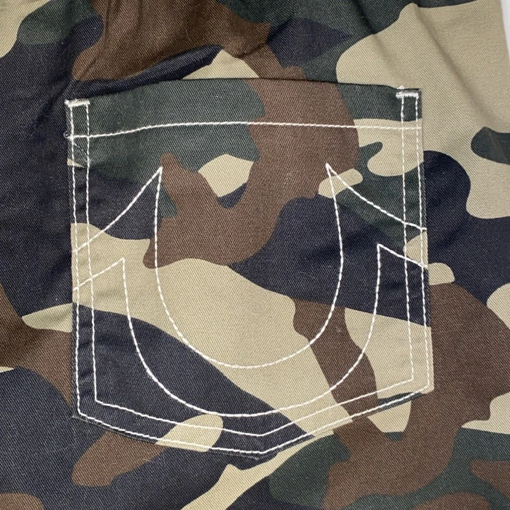True Religion Camo Cargo Pants Men's Medium‎ 139$ Retail NWT